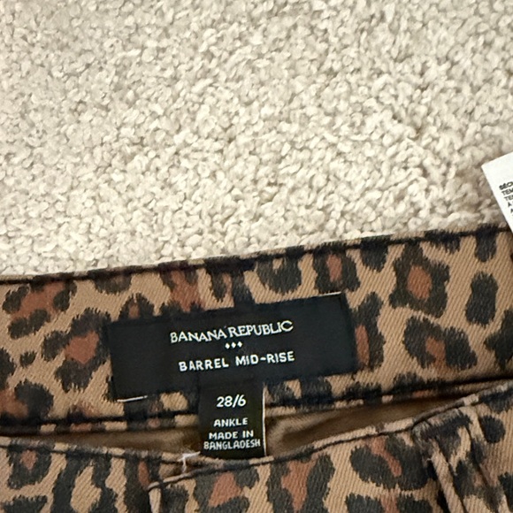 Leopard Print Women’s Barrel Jeans - Picture 2 of 3